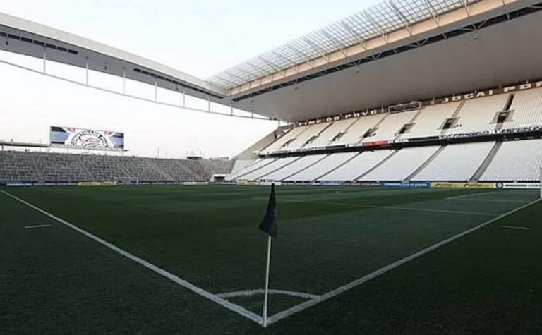 Quem é a jovem que fingiu ser jornalista da ESPN e funcionária do Corinthians