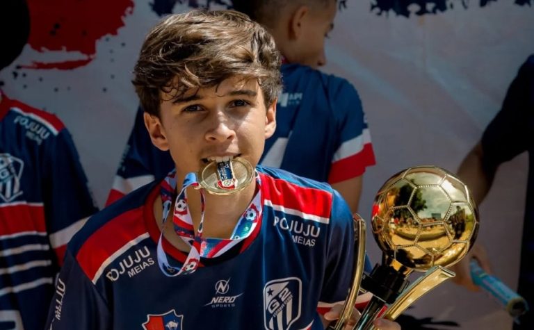Quem era Zequinha, atleta de 14 anos que morreu jogando futebol em Goiânia
