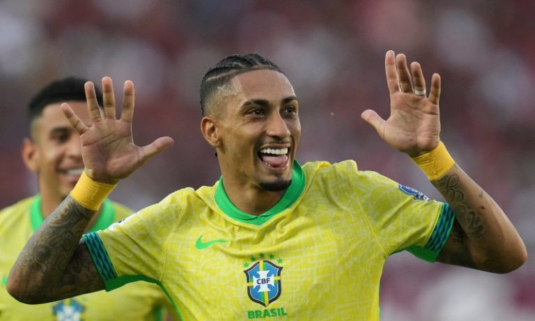Raphinha apimenta clima para Argentina x Brasil: “Porrada, dentro e fora de campo”