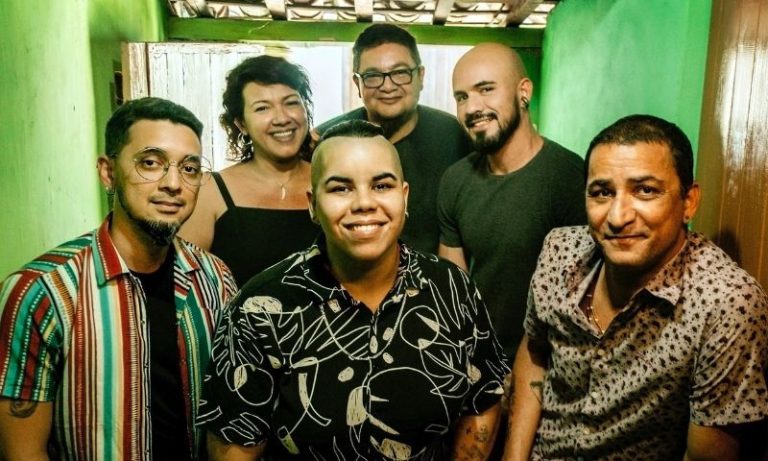 Tertúlia canta as raízes em show gratuito de lançamento do álbum Festas e Rituais