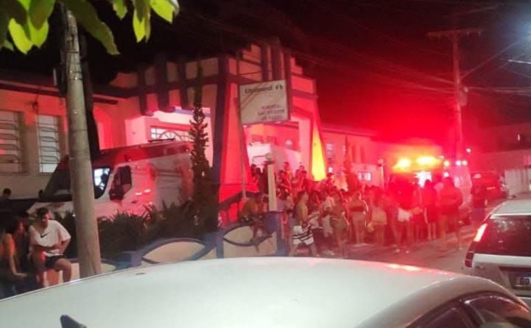 Uma pessoa morre e 14 são feridas após tiroteio durante Carnaval em MG