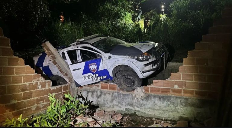 Viatura policial sofre acidente durante perseguição em Guarapari