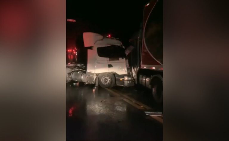 Acidente com morte interdita completamente a BR-101 no Norte do ES