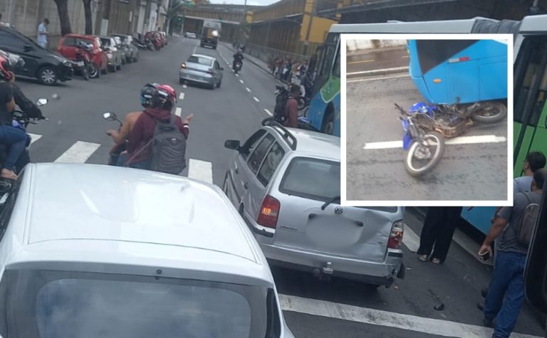 Acidente envolvendo ônibus do Transcol e moto causa lentidão no trânsito de Vitória
