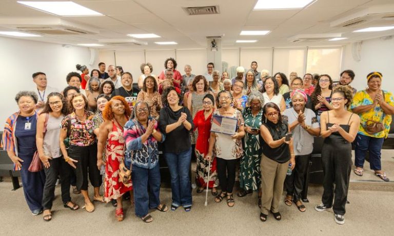 Alepe debate realidade das trabalhadoras domésticas e homenageia Luiza Batista