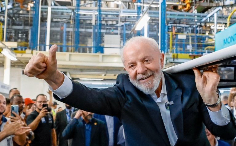 Governo Lula prevê salário mínimo de R$ 1.627 em 2026