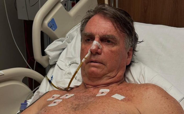 Bolsonaro dá entrevista do hospital e volta a criticar ação sobre golpe de Estado