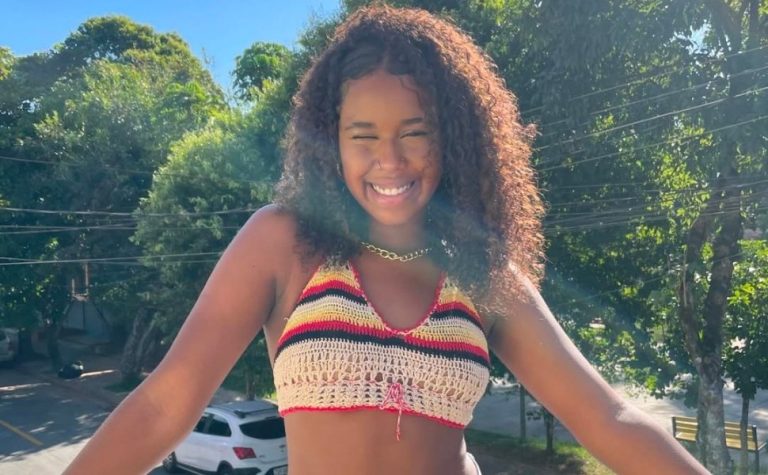 Cantora Karen Silva morre aos 17 anos após sofrer AVC hemorrágico