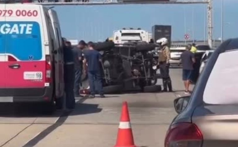 Capotamento na Terceira Ponte complica trânsito na tarde desta sexta; veja vídeo