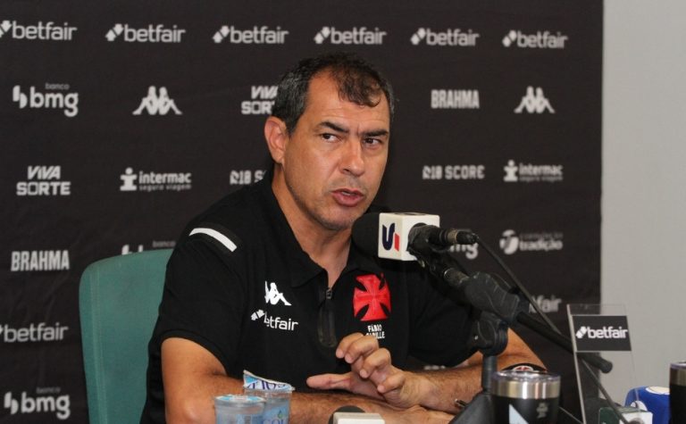 Vasco demite Carille após derrota para o Cruzeiro pelo Brasileirão