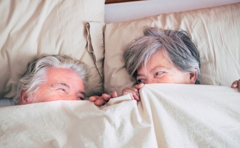Chip hormonal para homens melhora o sexo? Médicos opinam