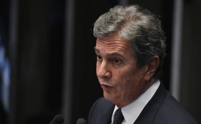 Defesa de Collor pede prisão domiciliar por idade e problemas de saúde