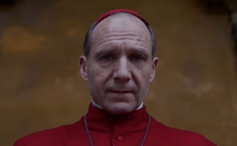‘Conclave’ lidera audiência no Prime Video Brasil após morte do papa Francisco