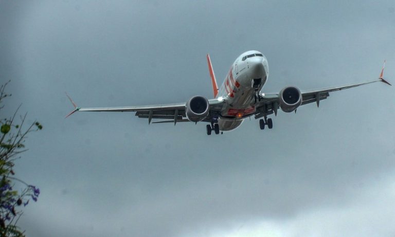 Crianças invadem pista do aeroporto de Guarulhos