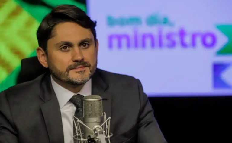 Denunciado por desvio de emendas, Ministro das Comunicações pede demissão