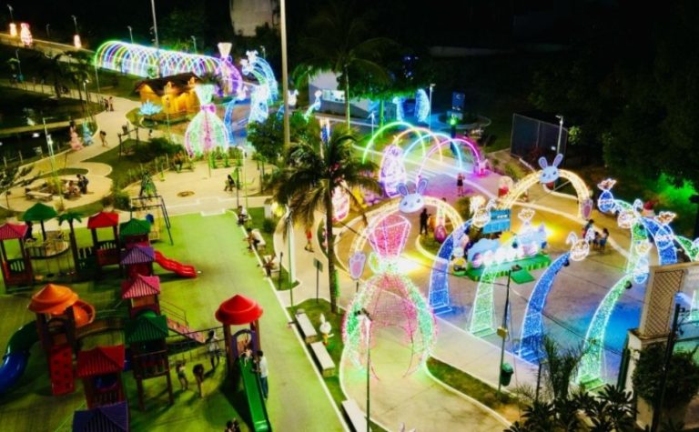 Vilas de Páscoa encantam com diversão, luzes e coelhos gigantes no ES