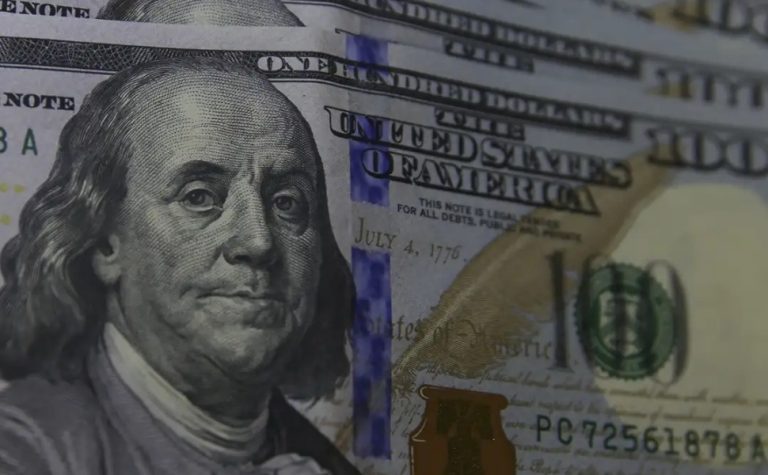 Dólar cai para R$ 5,80 após Trump falar em acordo com a China