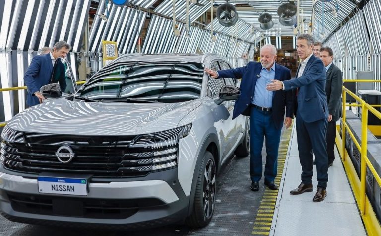 Em fábrica de carro, Lula destaca aumento de investimentos industriais