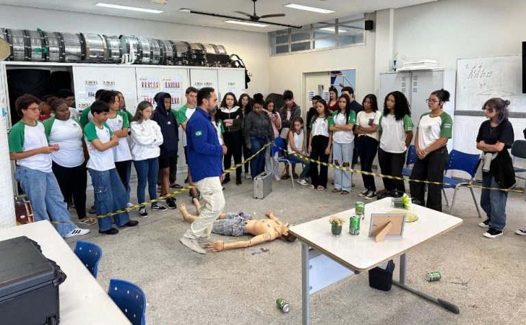 Estudantes do ES viram “peritos de crimes” em sala de aula