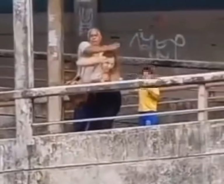 Funcionário do metrô agride mulher em frente ao filho dela com Síndrome de Down