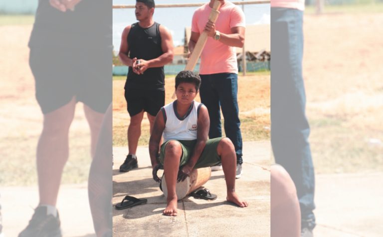 Futebol de areia indígena em Aracruz