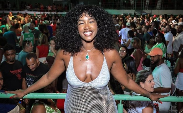 Iza volta ao posto de rainha de bateria e aparece mais uma vez ao lado de Yuri Lima