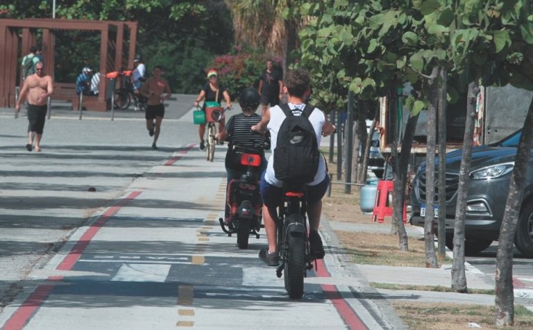 Jovem com bicicleta elétrica atropelado por carro ficou 45 dias “sem pisar no chão”