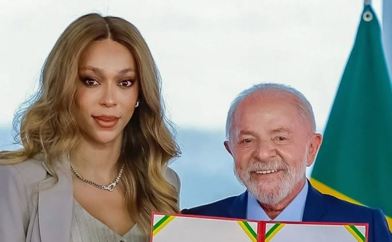Lula diz que negar gênero de Erika Hilton em visto é ‘abominável’