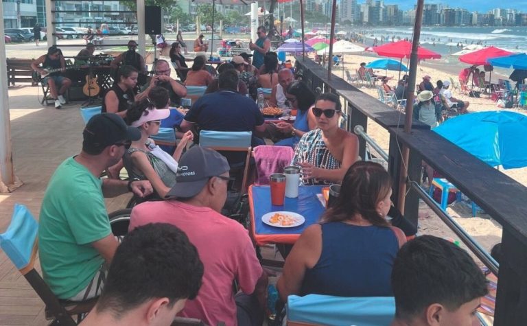 Música ao vivo de volta na Praia do Morro