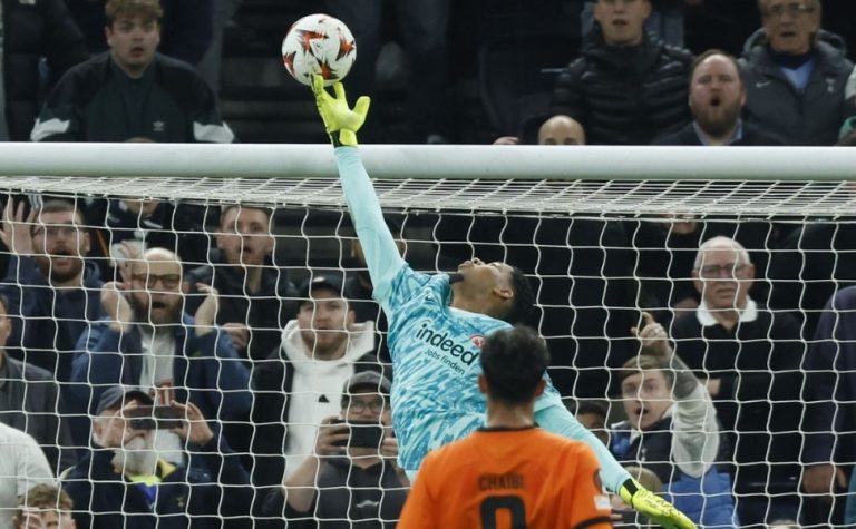 Na tela da TV Tribuna/Band, Tottenham e Eintracht ficam no empate