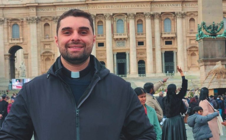 Padre capixaba vai participar da despedida do Papa no Vaticano
