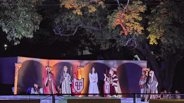 Paixão de Cristo encenada em Olinda presta homenagem ao ator José Pimentel