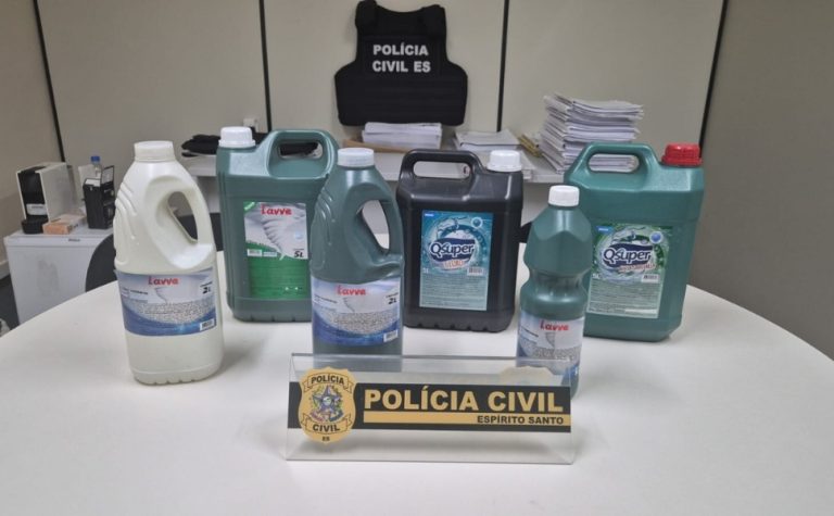 Polícia Civil apreende mais de 3 mil litros de produtos de limpeza irregulares