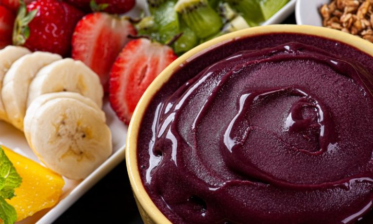 Polícia investiga morte de bebê e internação de mulher após comer açaí em Natal