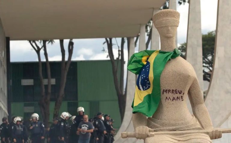 STF tem maioria para condenar mulher que pichou estátua no 8 de janeiro