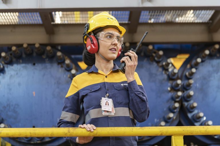 Samarco abre empregos exclusivos para mulheres