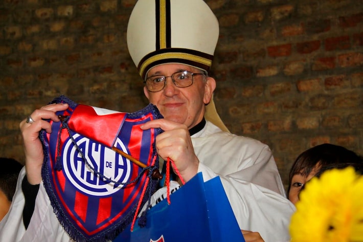 San Lorenzo faz homenagem comovente ao papa Francisco; veja vídeo