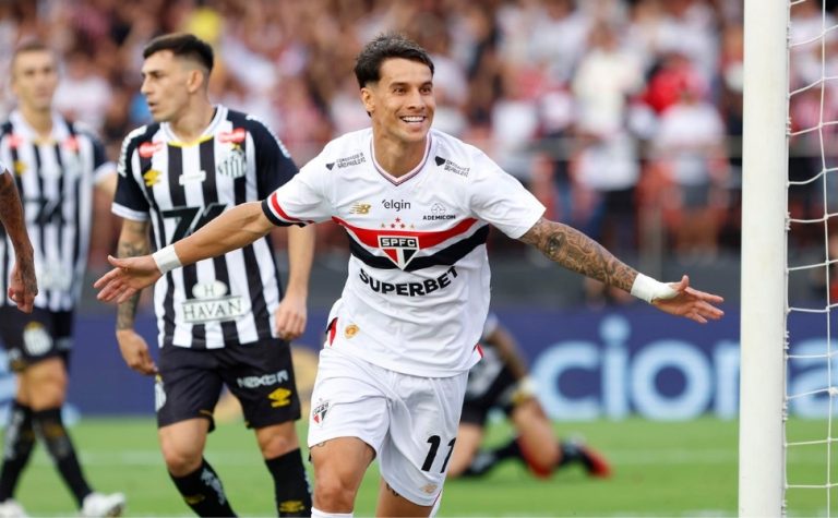 São Paulo conta com garotos, supera Santos e vence primeira no Brasileirão