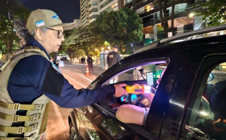 “Sextou” antes do feriadão teve 78 multados por recusar bafômetro