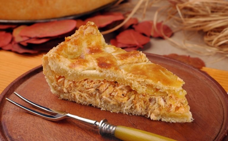 Três pessoas estão na UTI após comerem torta supostamente envenenada em BH