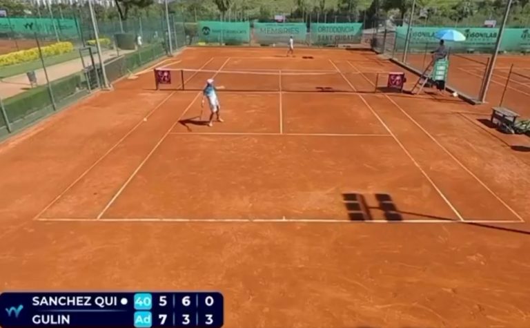 Vídeo: Tenista russo é desclassificado de torneio espanhol por gesto obsceno