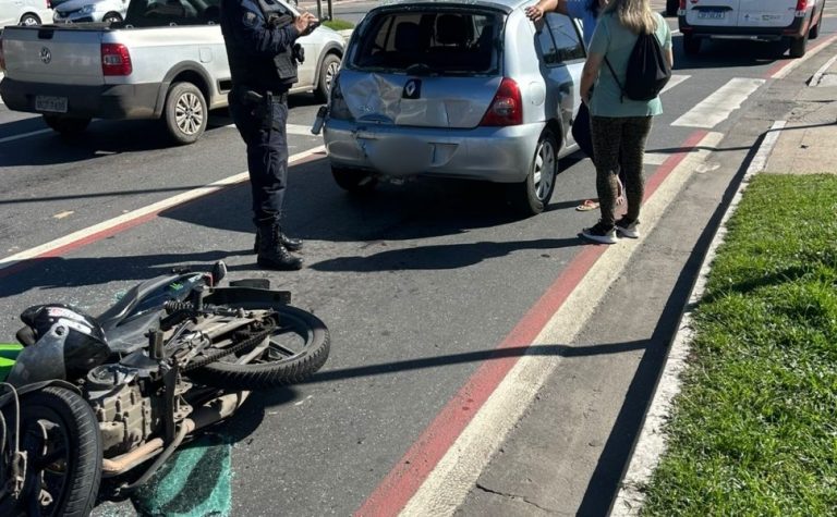 Acidente envolvendo moto por app deixa dois feridos e complica trânsito em Vitória