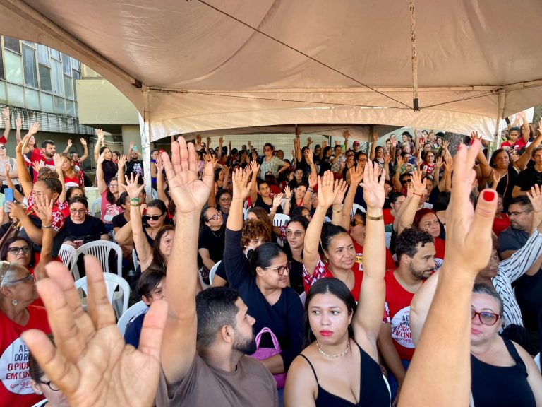 Acordo entre professores e prefeitura do Recife encerra greve que durou 14 dias