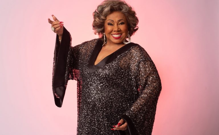 Alcione feroz e sem “nhenhenhem” em novo álbum de inéditas