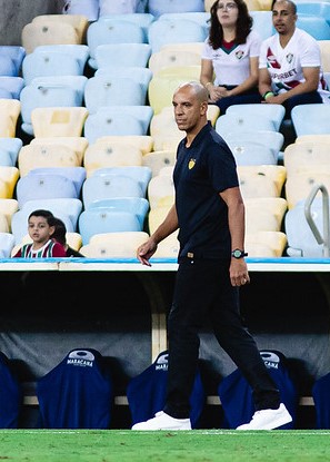 Após mais uma derrota no Brasileirão, técnico português Pepa é demitido do Sport