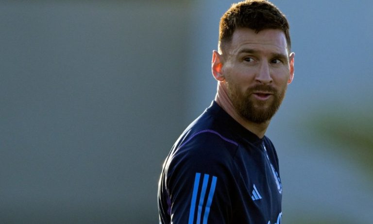 Messi fica acima de Pelé e é eleito melhor jogador da história por federação