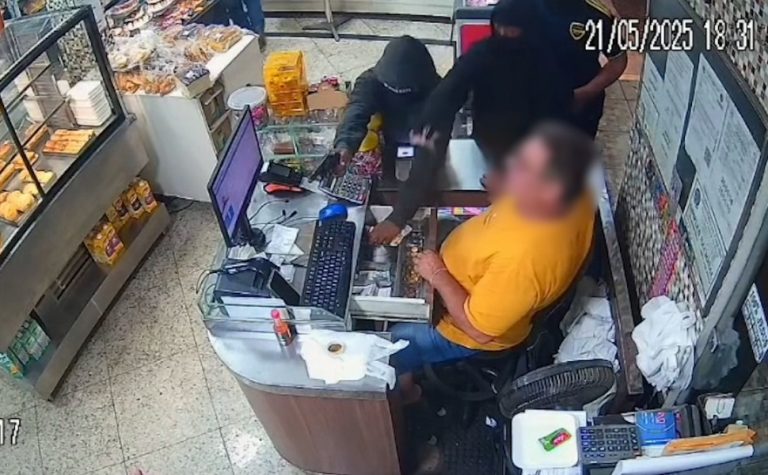 Assaltantes roubam padaria, funcionário reage e é baleado em Colatina