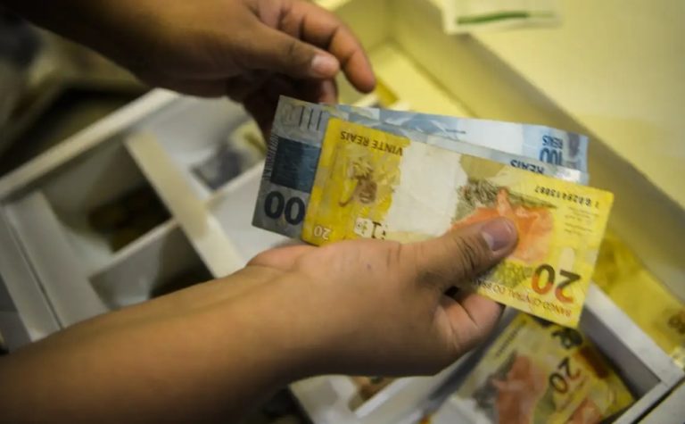 BC informa que brasileiros têm R$ 9,13 bilhões em valores para receber