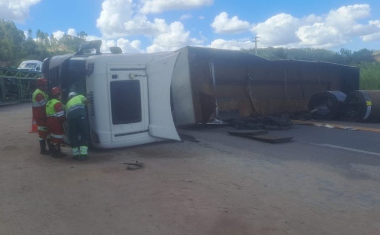 BR-101 é interditada no Sul do ES após acidente envolvendo veículo de carga