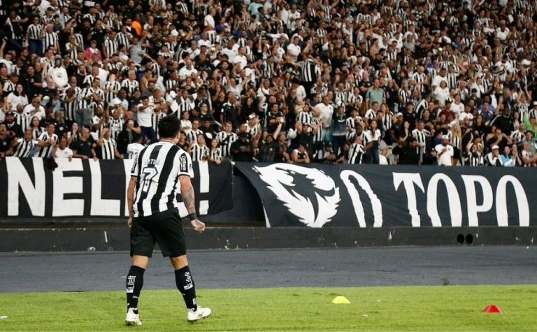 Botafogo leva susto, mas vence e depende só de si para avançar na Libertadores